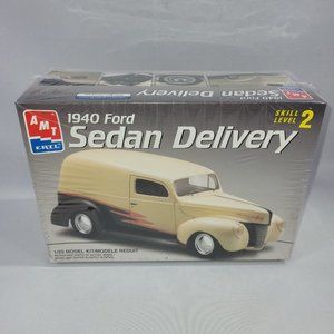 1940 Ford Sedan Delivery 1/25 Model Kit by AMT ERTL SEALED